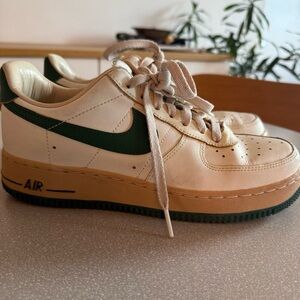 Nike White Leather Low-Top Sneakers with Green Swoosh